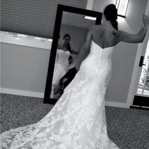 Elegant Ivory Beaded Lace Wedding Dress Elegant Ivory Beaded Lace Wedding Dress